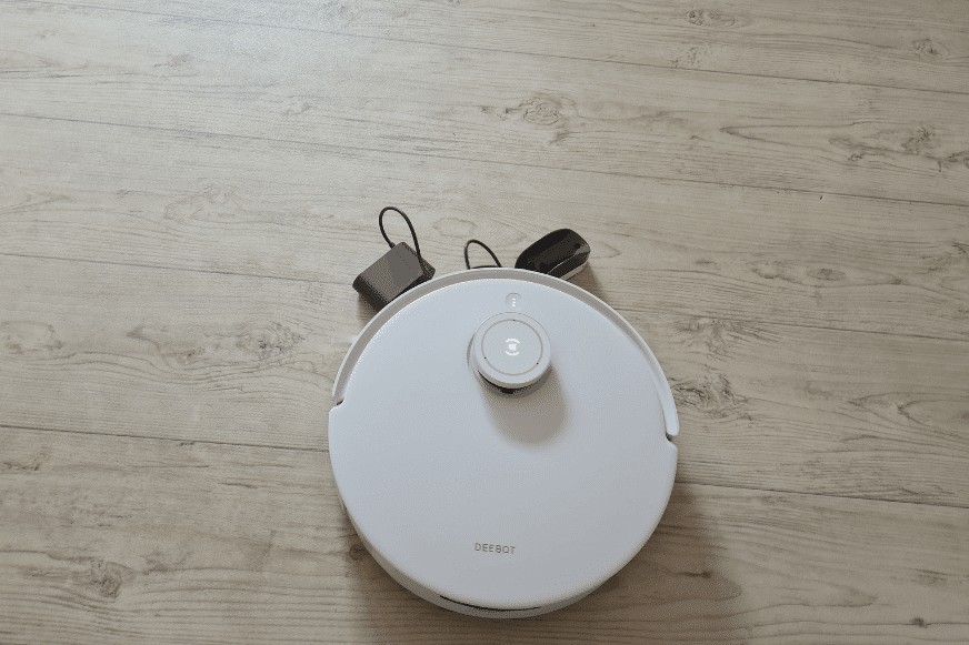 Der Ecovacs Deebot T10 hat sich an einem Kabel festgefahren